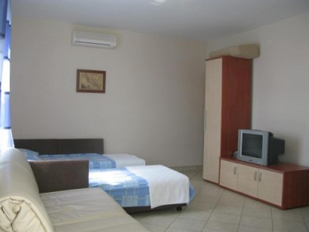 Apartments With A Parking Space Barbat, Rab - 16816 Barbat na Rabu Exterior photo